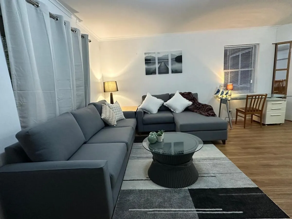 Executive 4Br 3Bath Entire Apartment In Heart Of The City & Parking Canberra