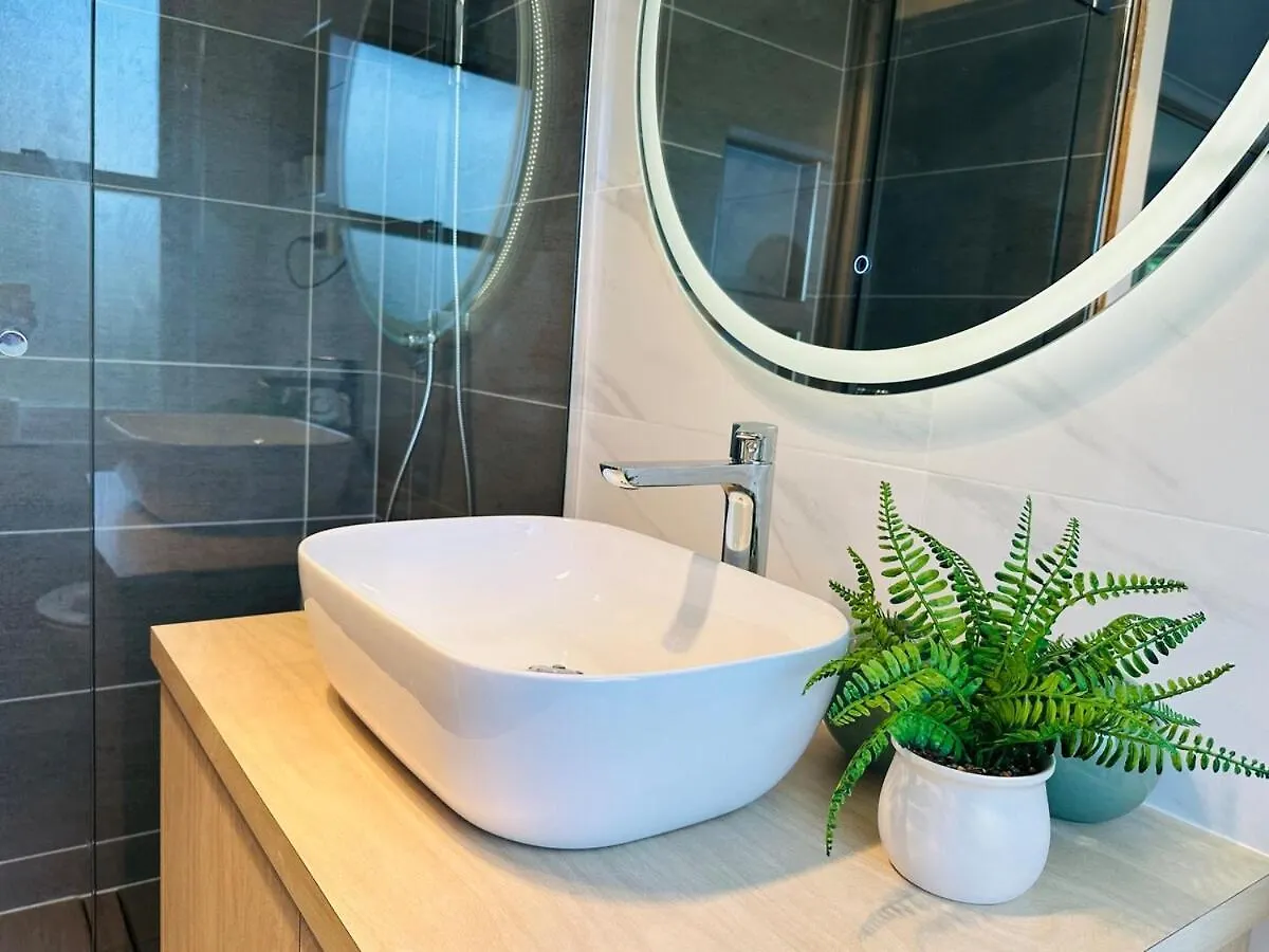Executive 4Br 3Bath Entire Apartment In Heart Of The City & Parking Canberra 0*,