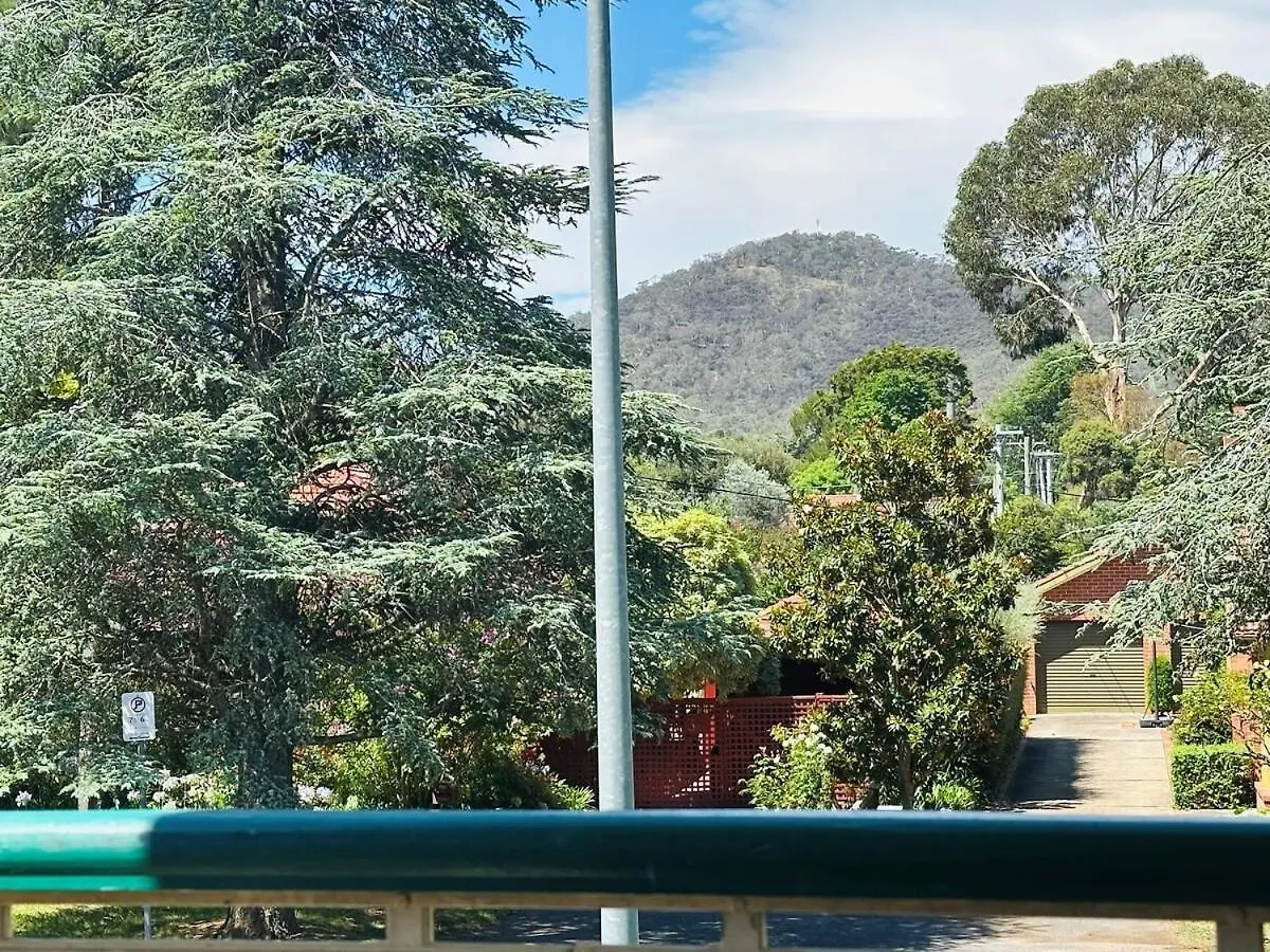 Executive 4Br 3Bath Entire Apartment In Heart Of The City & Parking Canberra