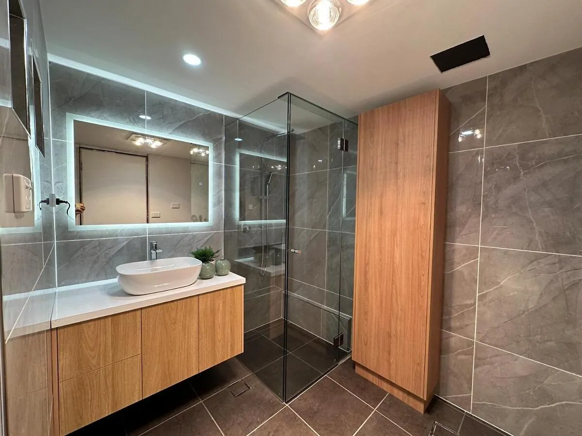 Executive 4Br 3Bath Entire Apartment In Heart Of The City & Parking Canberra
