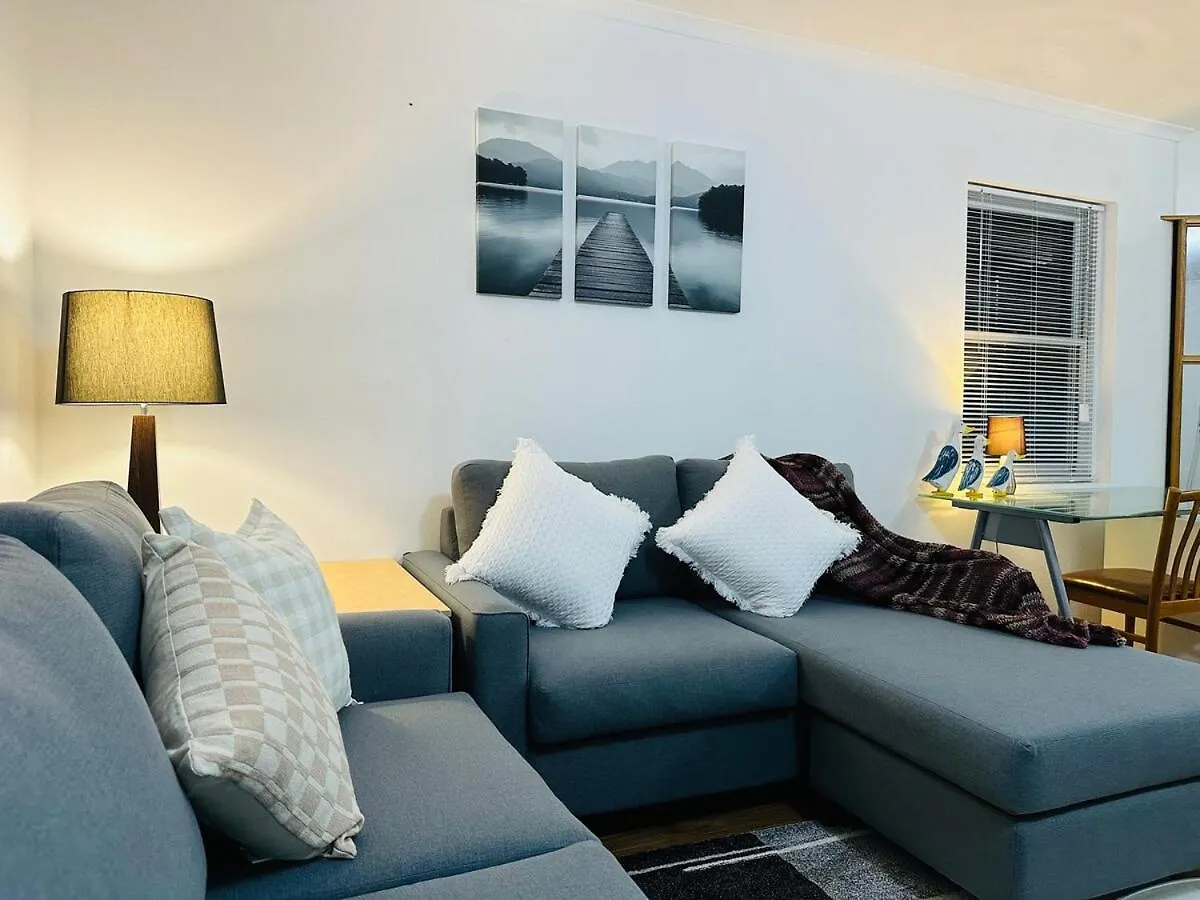 Executive 4Br 3Bath Entire Apartment In Heart Of The City & Parking Canberra