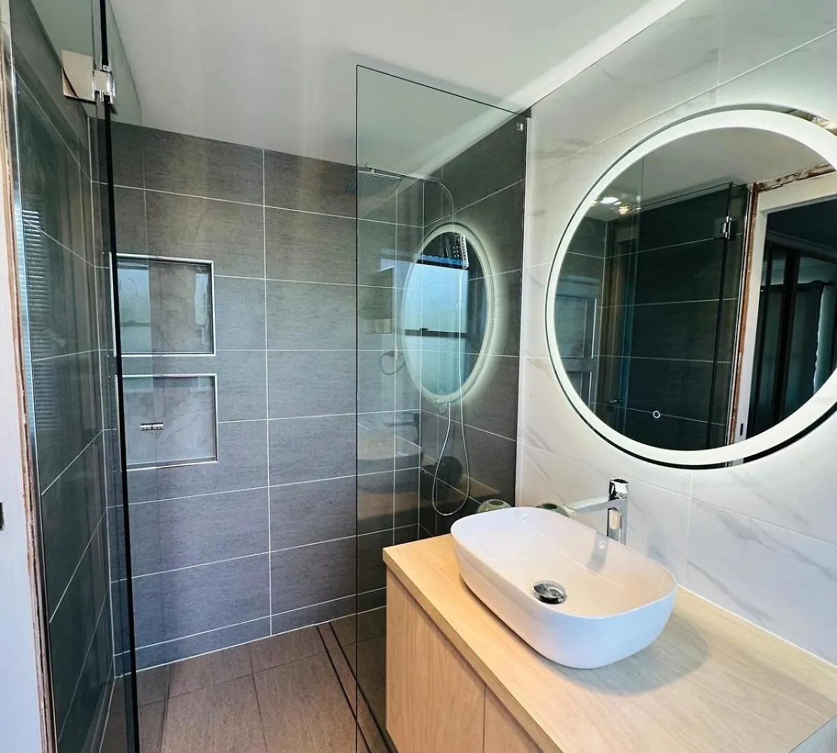 Executive 4Br 3Bath Entire Apartment In Heart Of The City & Parking Canberra Australië