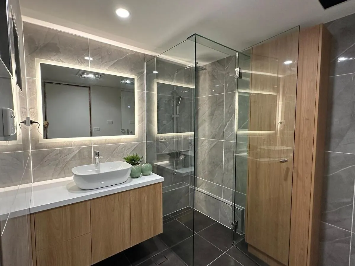 Executive 4Br 3Bath Entire Apartment In Heart Of The City & Parking Canberra 0*,  Australië