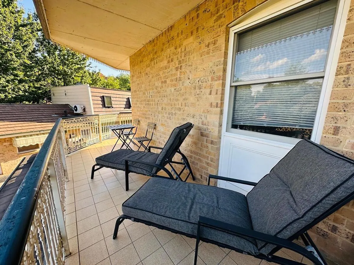 Executive 4Br 3Bath Entire Apartment In Heart Of The City & Parking Canberra