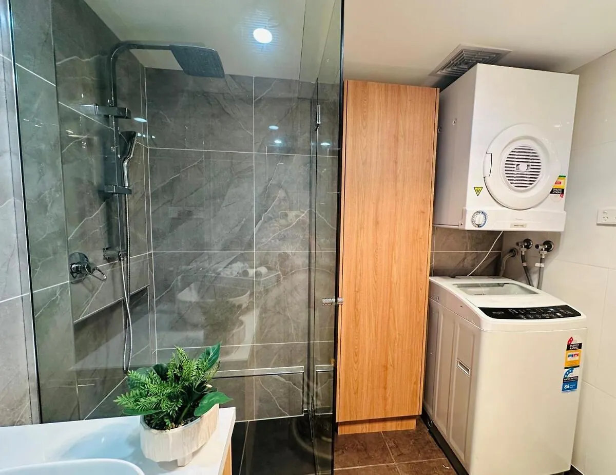 Executive 4Br 3Bath Entire Apartment In Heart Of The City & Parking Canberra