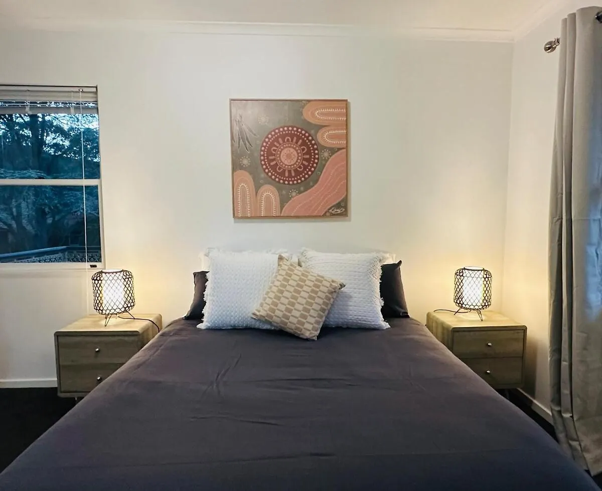 Executive 4Br 3Bath Entire Apartment In Heart Of The City & Parking Canberra