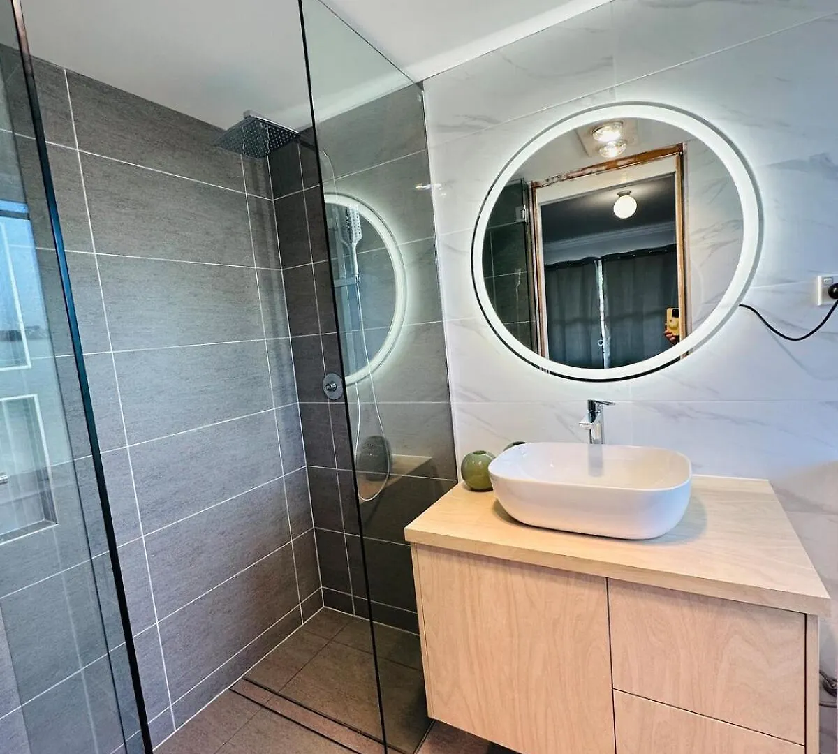 Executive 4Br 3Bath Entire Apartment In Heart Of The City & Parking Canberra Australië
