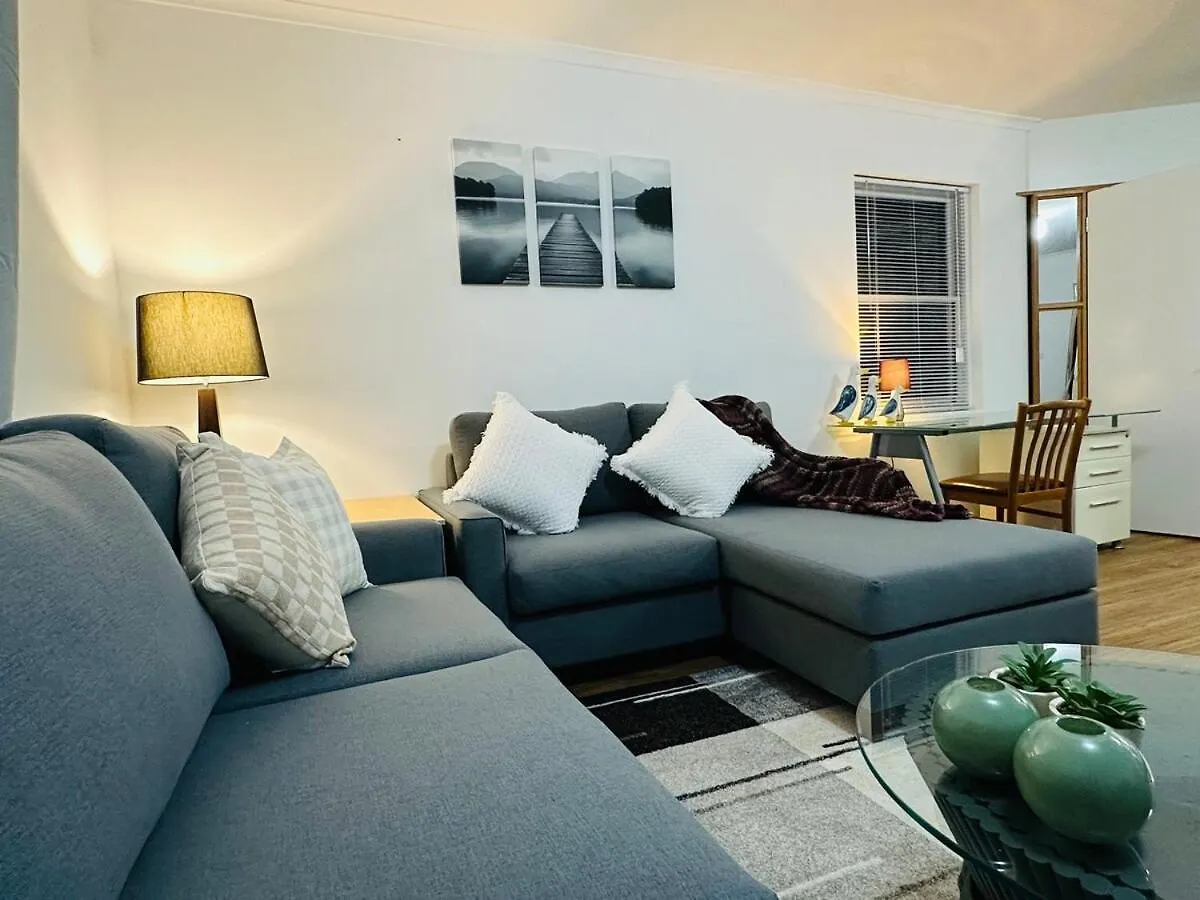 Executive 4Br 3Bath Entire Apartment In Heart Of The City & Parking Canberra